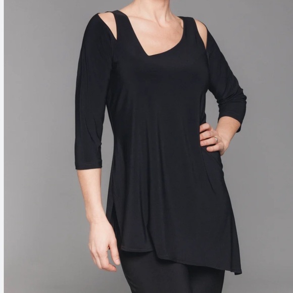 [18] Sympli Black Focus Asymmetrical Slit Tunic Blouse - Picture 1 of 8